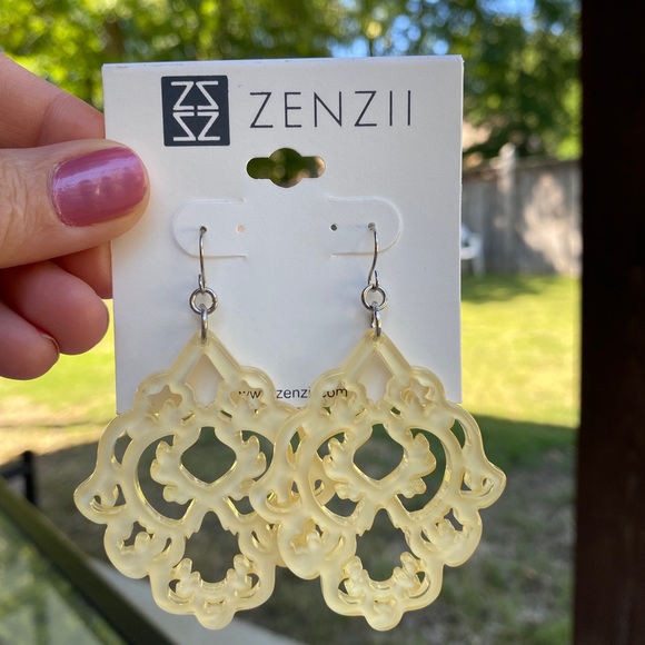 Zenzii Resin Art Deco Design: Cream - Picture 1 of 3